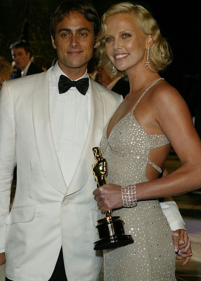 تشارليز ثيرون و صديقها السابق ستيوارت 