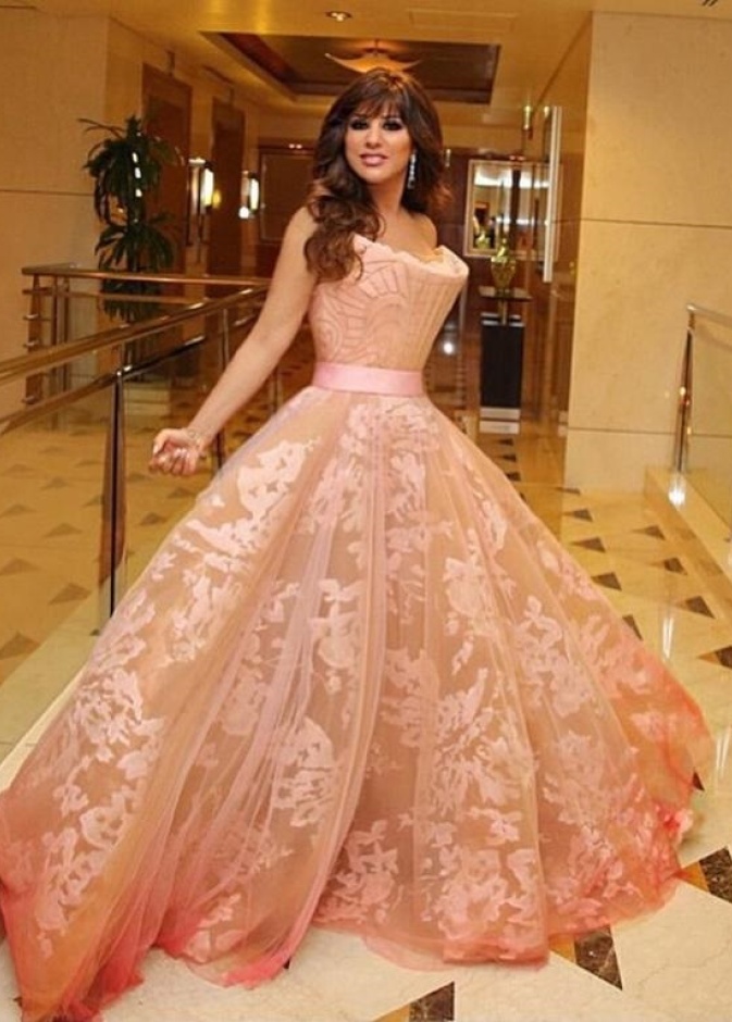 فستان من توقيع نيكولا جبران