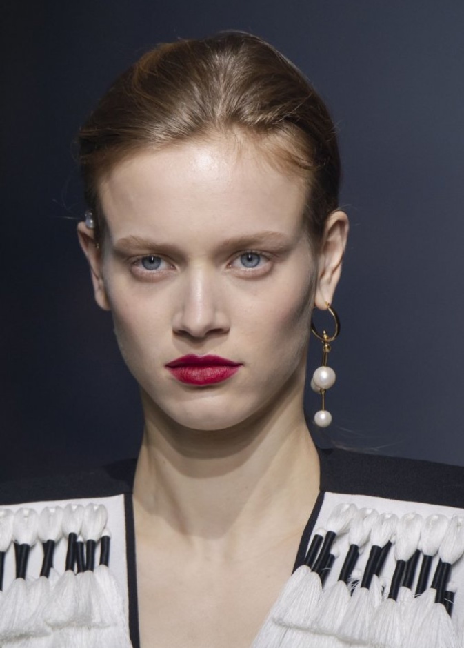 الوان احمر شفاه قوي لاطلالات خريف 2020 من دار Givenchy