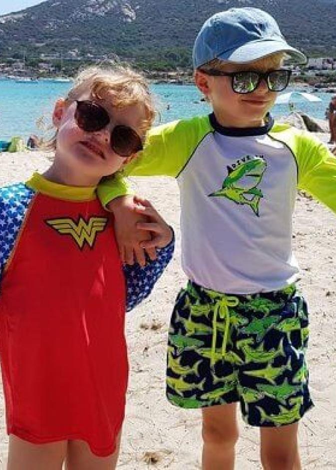  الأميرة تشارلين تنشر صورة جديدة لطفليها التوأم من العطلة الصيفية