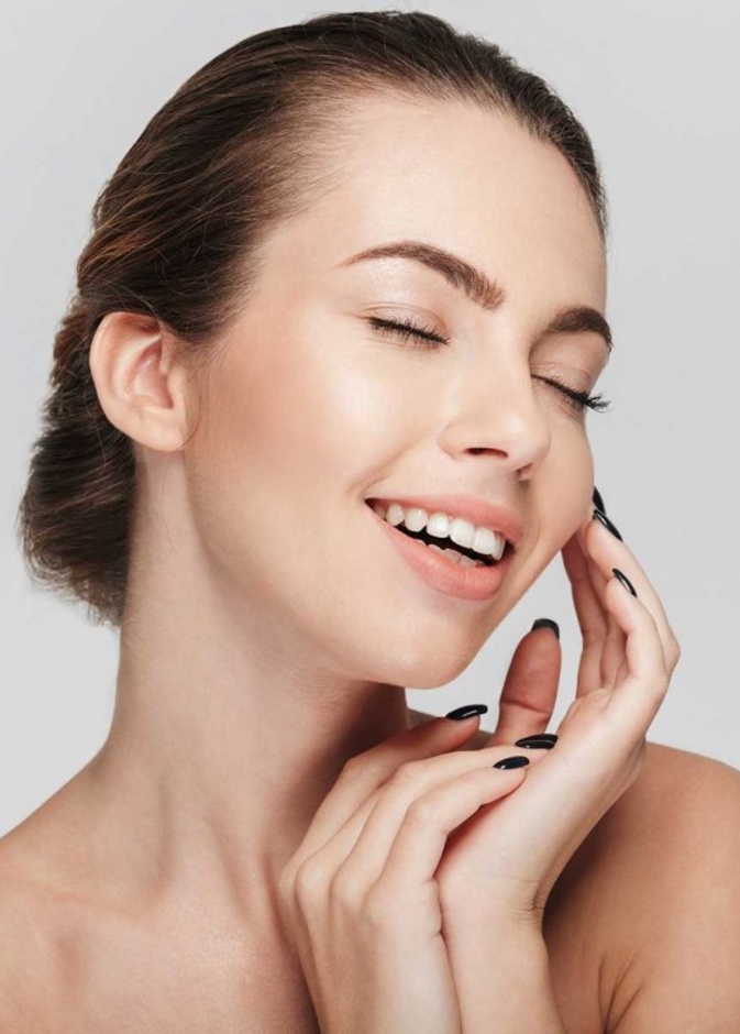 احصلي على مظهر أكثر شباباً من خلال عملية تنعيم منطقة الجفون