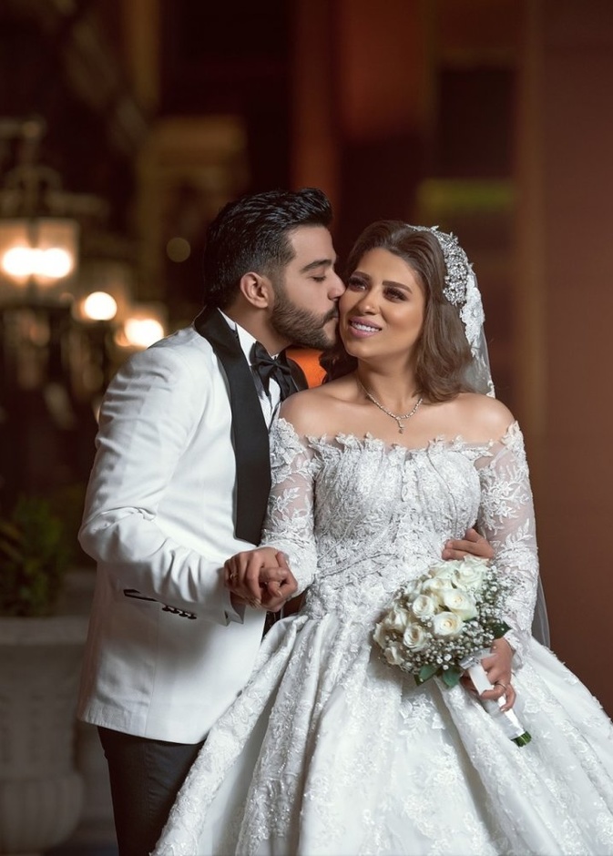 الفنان أحمد كامل مع عروسته