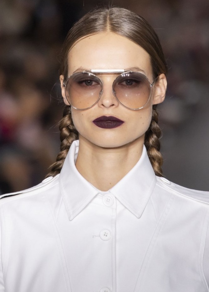 موديلات نظارات شمسية دائرية كبيرة لاطلالات صيف 2020 من Max Mara