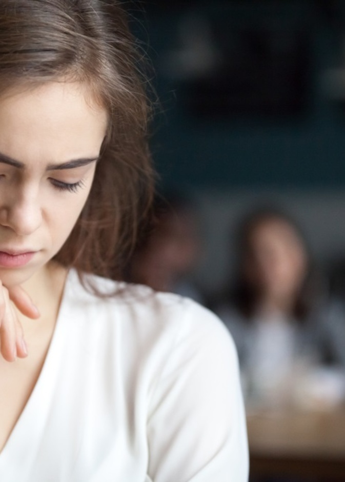 صفات المرأة الإنطوائية