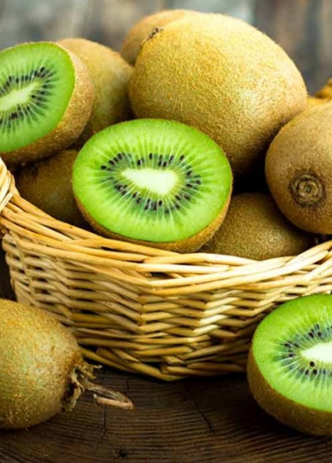 فوائد الكيوي الصحية في علاج السكر وعسر الهضم وكيفية استخدامه