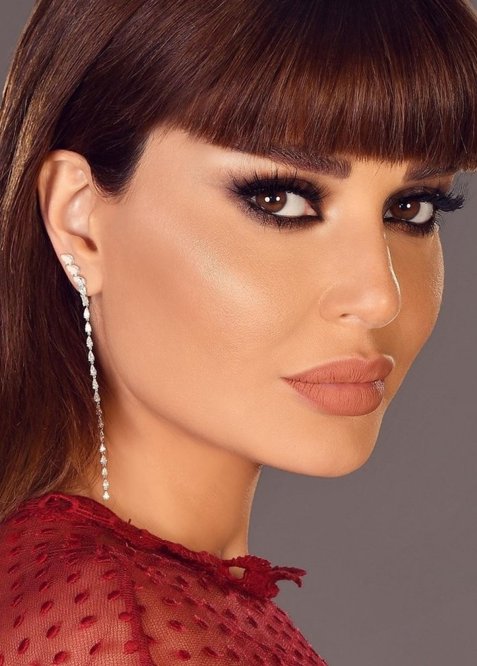  رسمات مكياج بني ساحر وسموكي لاطلالات خريف 2020 من وحي سيرين عبد النور