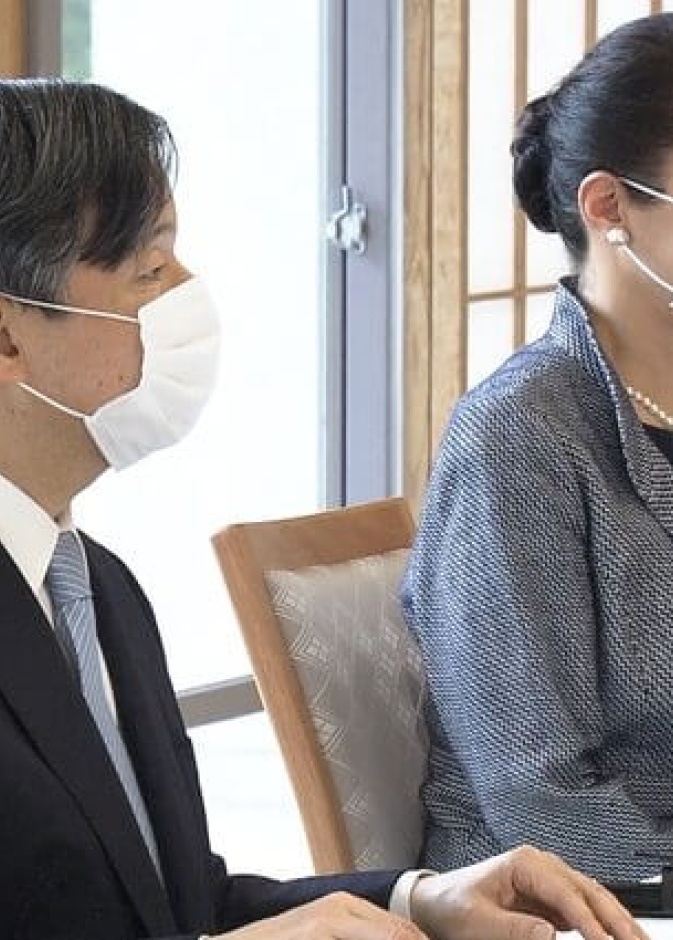  إمبراطور وإمبراطورة اليابان يتابعان وضع محافظة كوماموتو