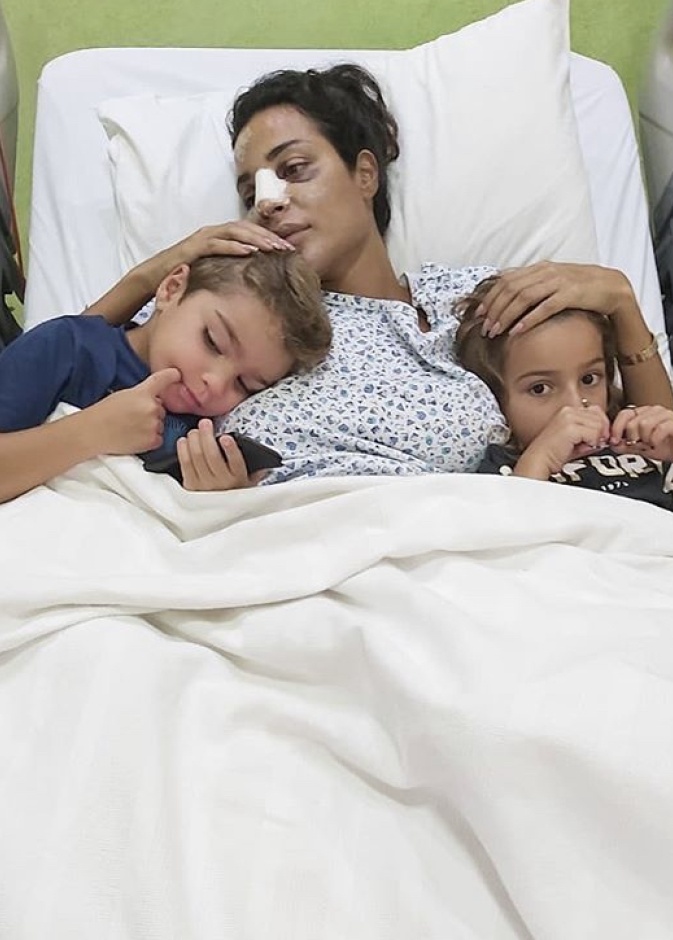 نادين نجيم تنشر أول صورة لها من المستشفى بعد انفجار بيروت الكارثي 