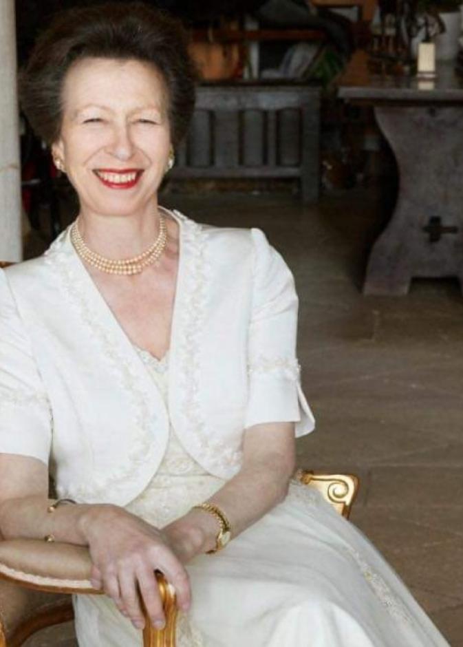 صورة رسمية جديدة للأميرة آن في جاتكومبي بارك بمناسبة عيد ميلادها الـ70