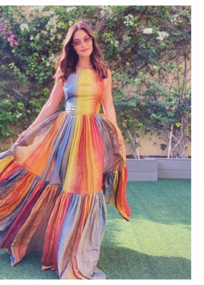  كارن وازن تألقت بفستان طويل ملوّن من تصميم ديور