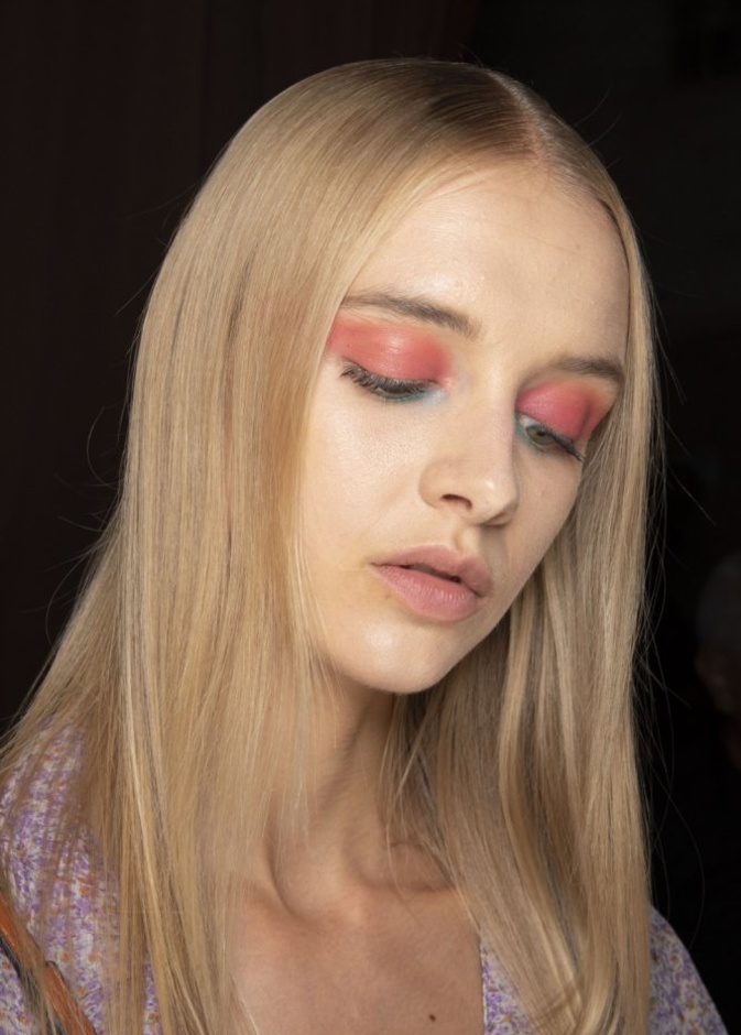 صيحات مكياج صيف 2020 ظلال عيون ملونة بأسلوب Oscar De La Renta