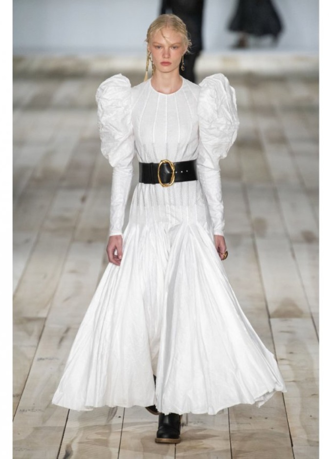  احدث موديلات فساتين سهرة مع الحزام على الخصر من دار Alexander McQueen