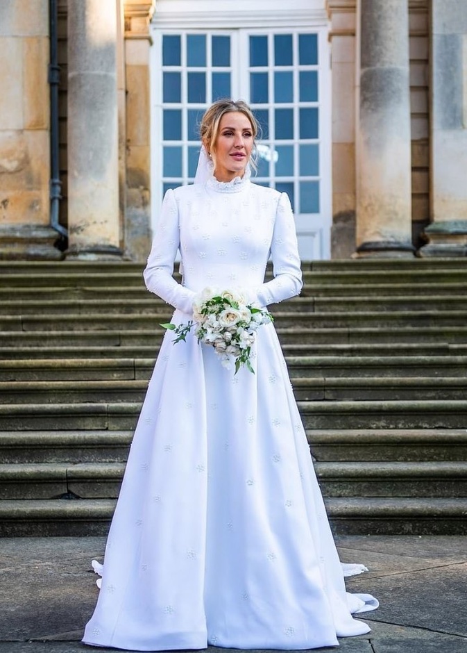 فساتين زفاف باكمام طويلة من وحي Ellie Goulding بفستان من chloe