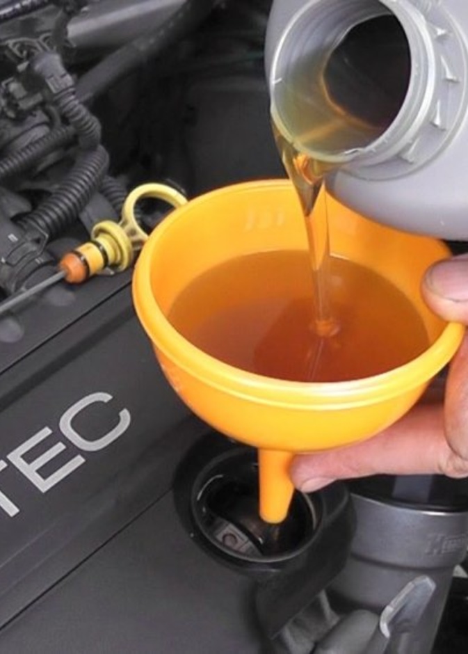  ما هي اسباب وعلامات نقص الزيت في محرك السيارة