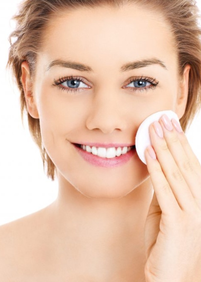 استفيدي من تطبيق ماسك الكرفس والعنب قبل الاستحمام لبشرة صافية وشعر صحي على الداوم