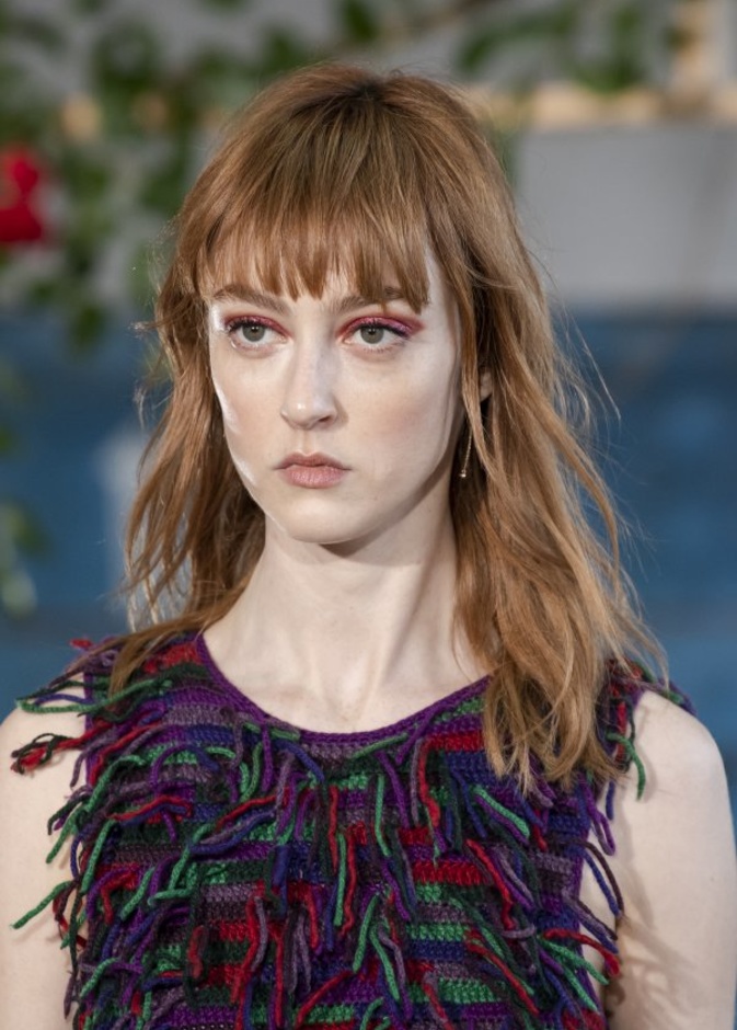 رسمات مكياج باللون الزهري في خريف 2020 من دار Jonathan Cohen.jpg 