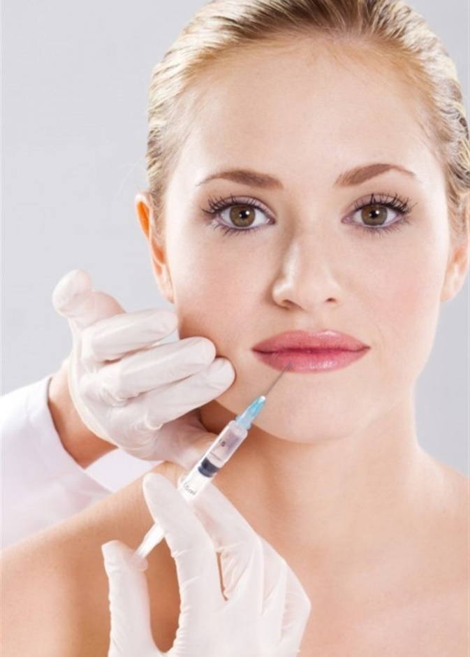 معلومات عن عملية تكبير الشفايف بحقن الفيلر