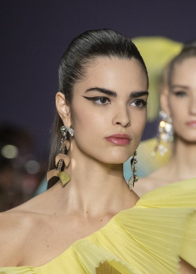  مكياج عيون نيود مع الايلاينر المجنح من Georges Hobeika