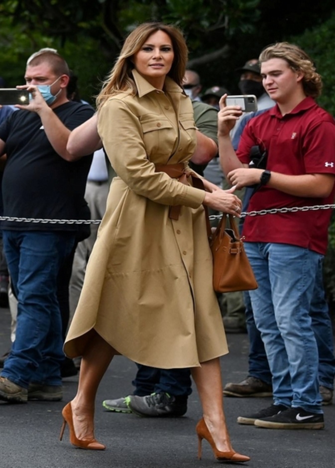 تألقت بفستان قميص ميدي من توقيع المصممة البريطانية ستيلا مكارتني