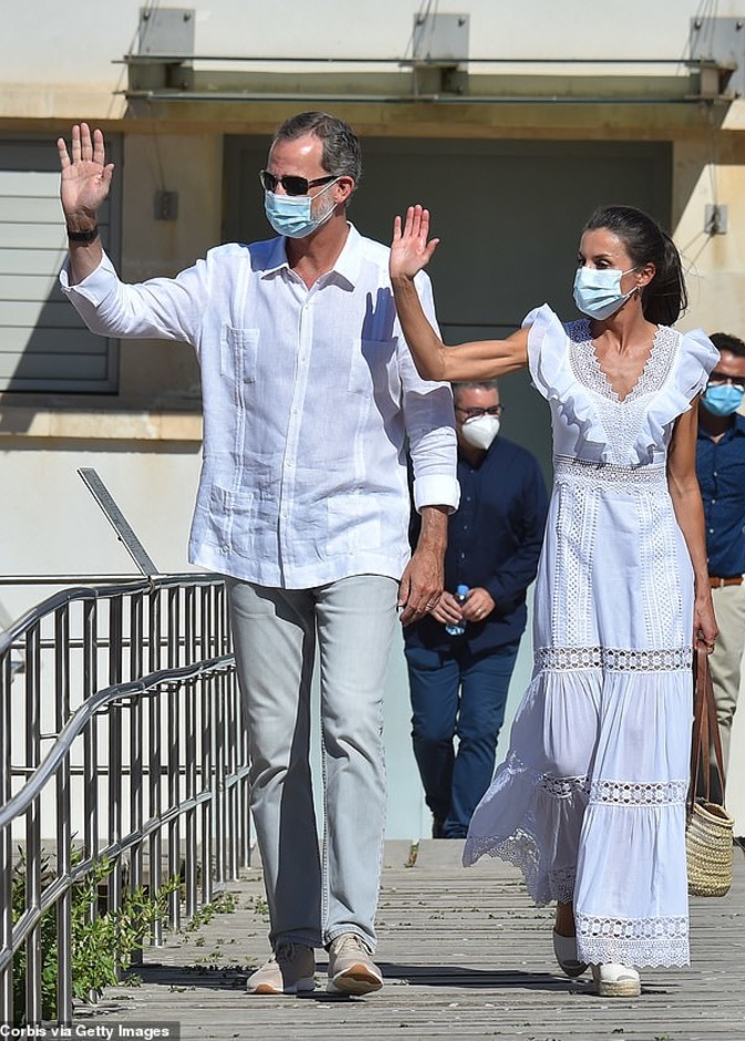 أحدث إطلالات الملكة ليتيزيا والملك فيليب السادس في إبيزا