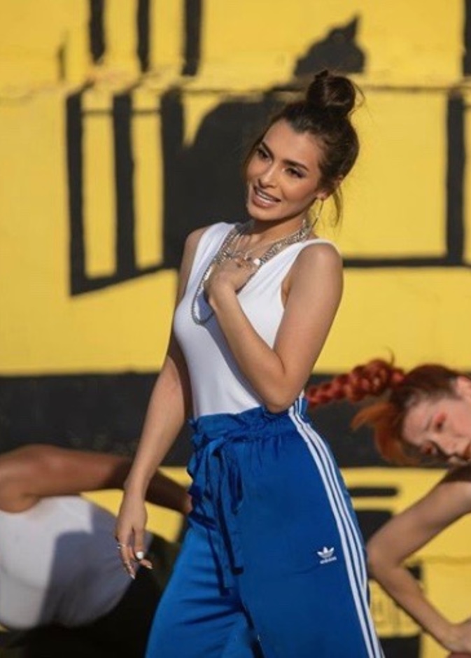  كارمن سليمان في لوك ذو طابع رياضي اختارته على المسرح