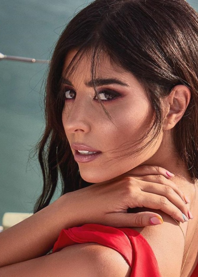  الفنانة زينة مكي