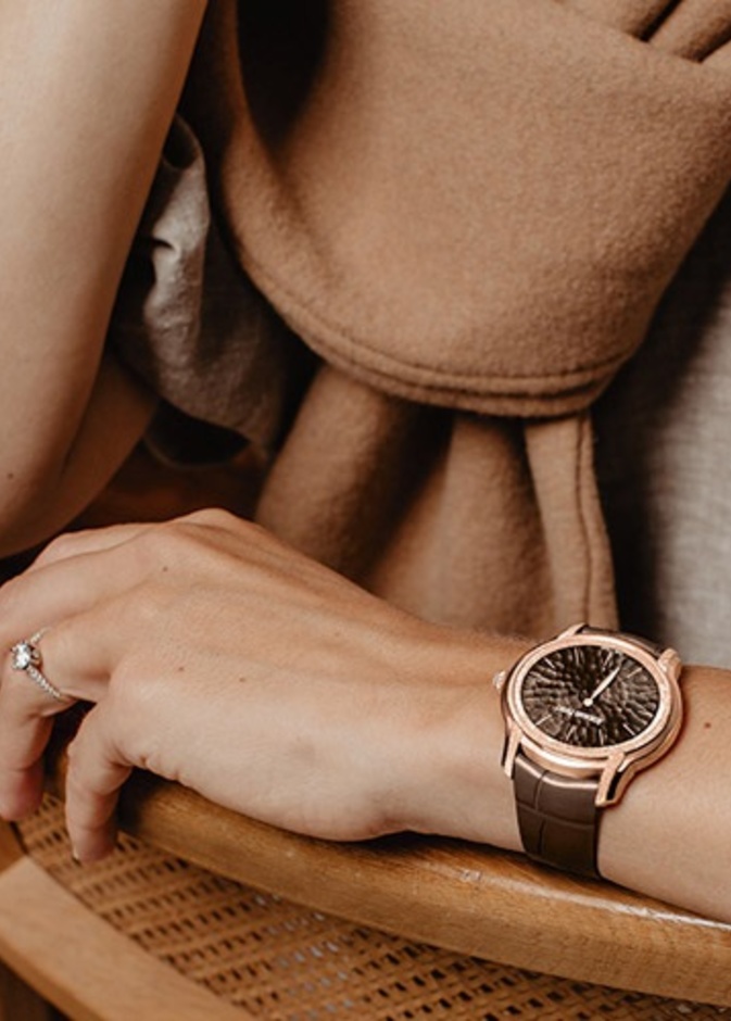 ساعات نسائية بألوان ترابية لاستقبال الخريف