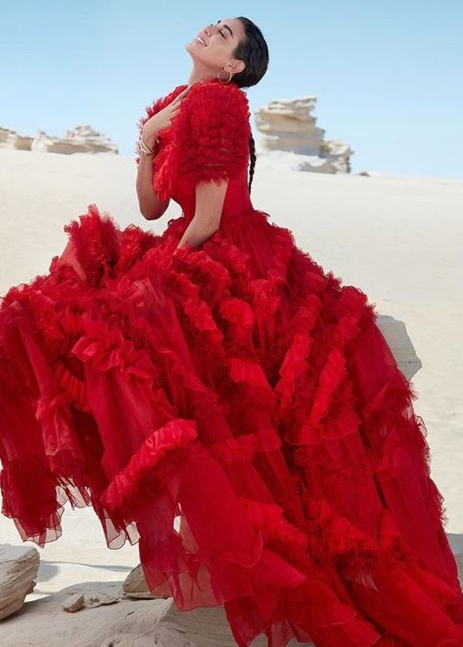  اختارت فستاناً ساحرا من تصميم دولتشي اند غابانا