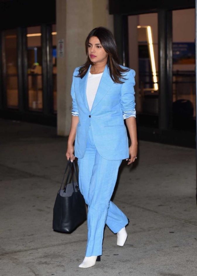  موديلات بدلات رسمية نسائية زرقاء لخريف 2020 من وحي اطلالة Priyanka Chopra