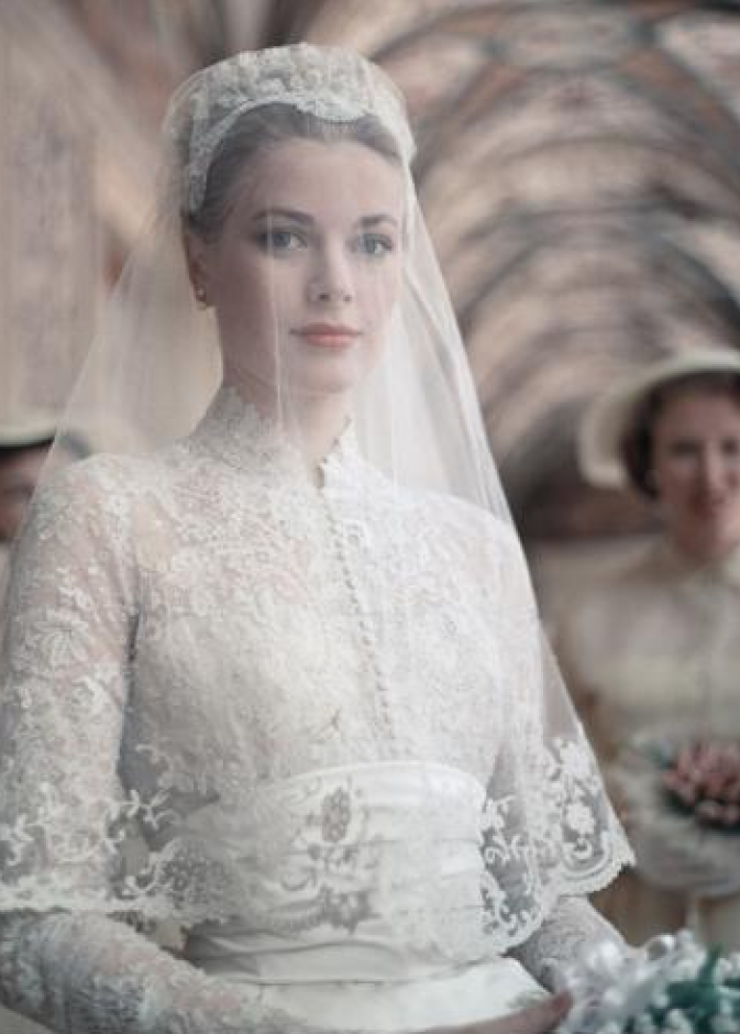 بالصور.. أجمل فساتين زفاف جميلات القصور الملكية من الأميرة بياتريس إلى غريس كيلي