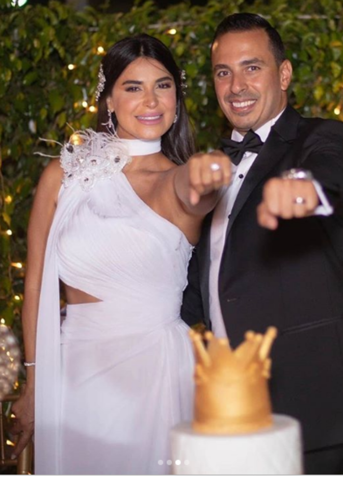 العروسان في حفل الزفاف