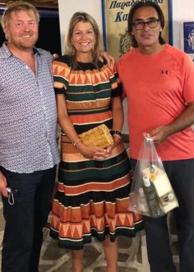  الملك فيليم ألكسندر والملكة ماكسيما يتجولان في جزيرة ميلوس