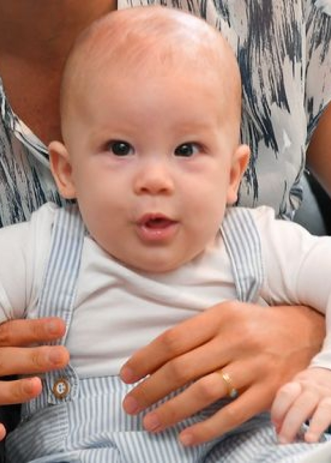 ما هي القاعدة الملكية التي قد لا يستطيع آرتشي التخلص منها؟