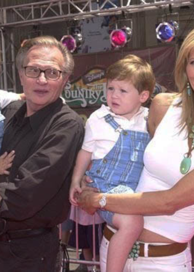 لاري كينج وزوجته وأطفاله