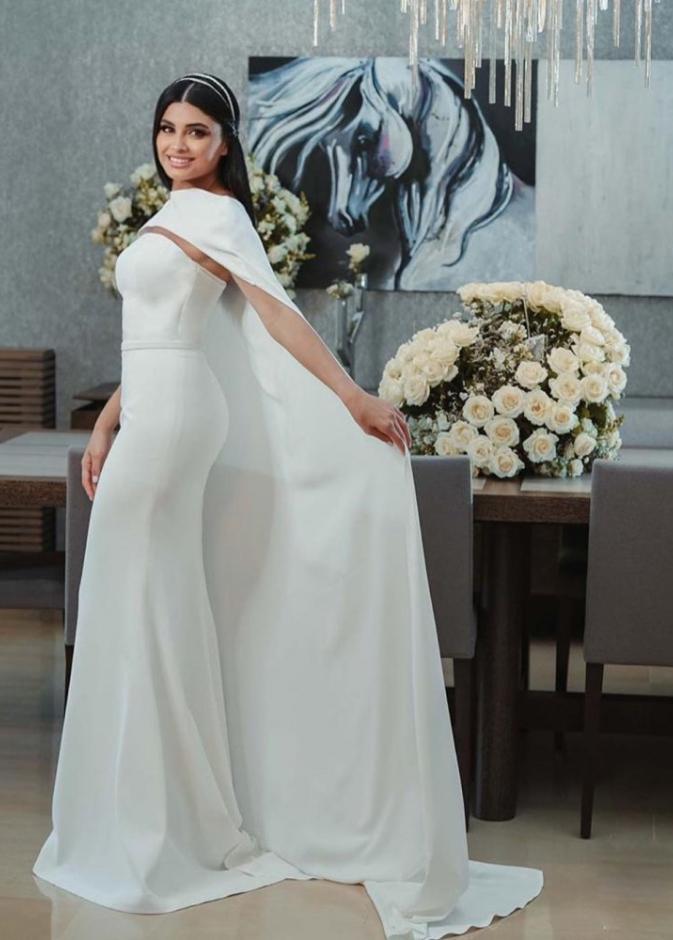  تألقت العروس بفستان ابيض بسيط وناعم