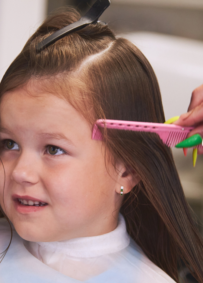  فوائد قص اطراف الشعر للاطفال