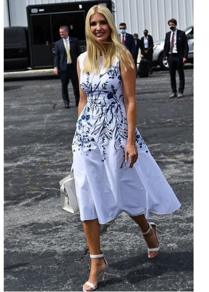 اطلالة ايفانكا ترامب بصيحات مشرقة دعماً لحملة والدها الانتخابية