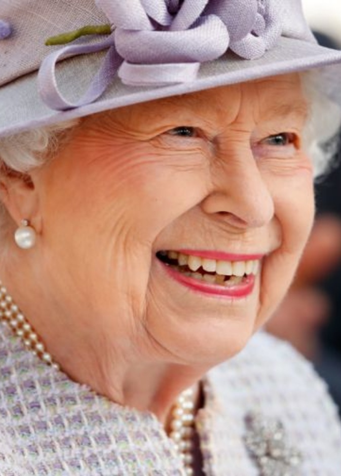 الملكة إليزابيث الثانية تضع مكياجها بنفسها بإستثناء مناسبة واحدة.. فما هي؟