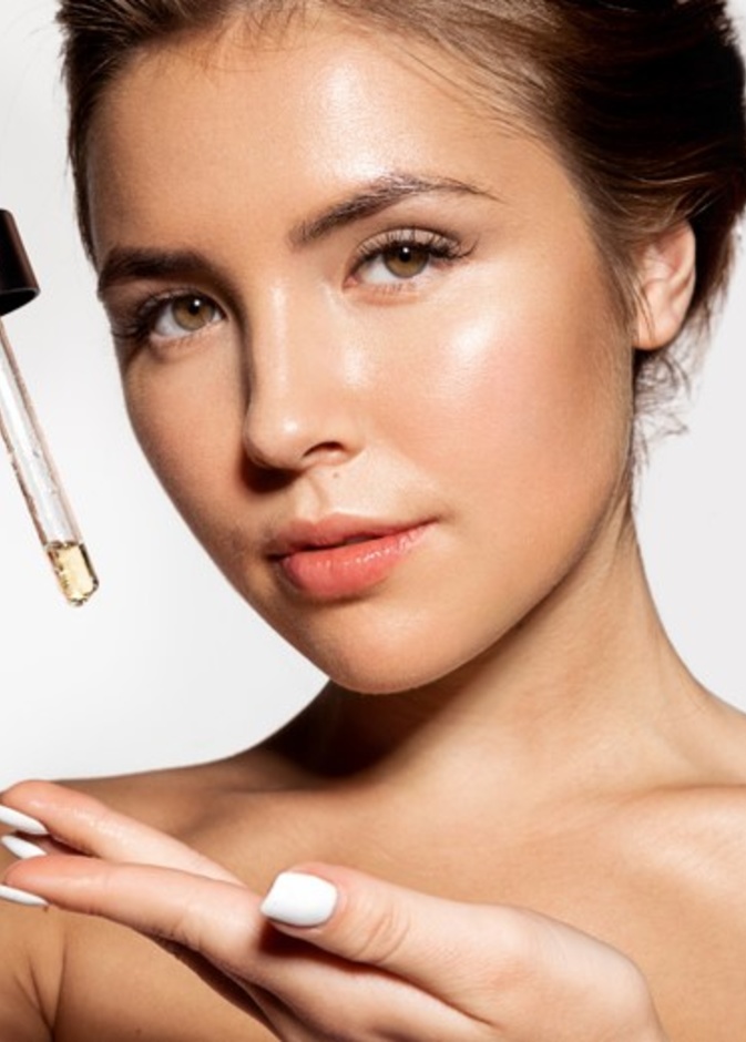 ما الفرق بين الزيوت الجافة والرطبة للعناية بالبشرة والشعر