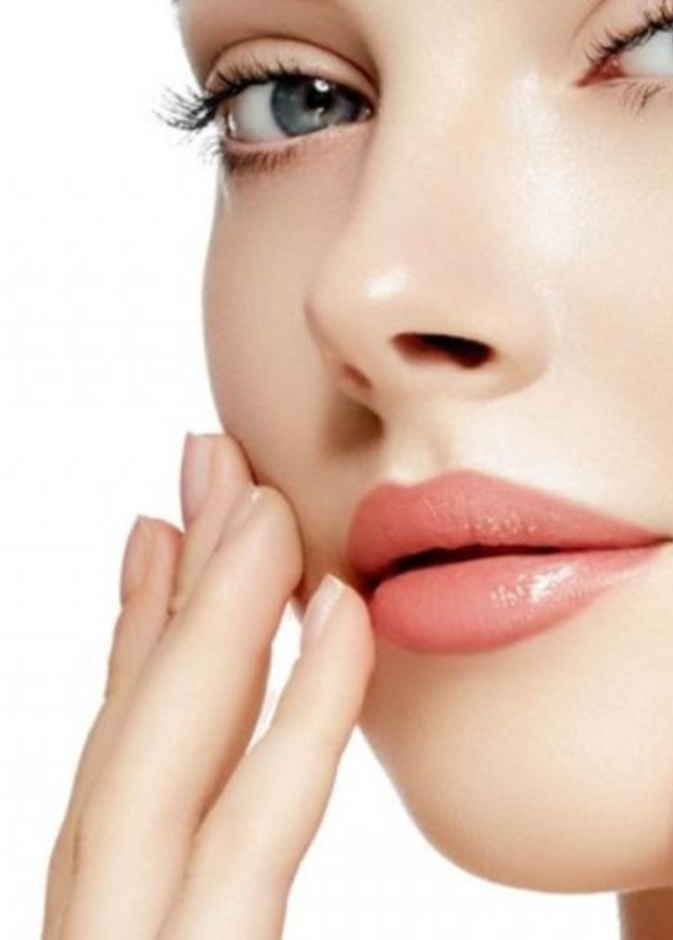 وصفات طبيعية لازالة سواد الشفايف في 3 ايام فقط