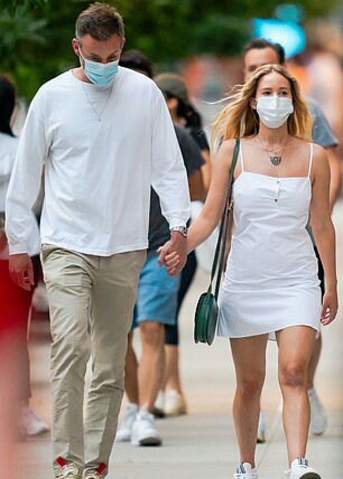 جينيفر لورانس و كوك ماروني 