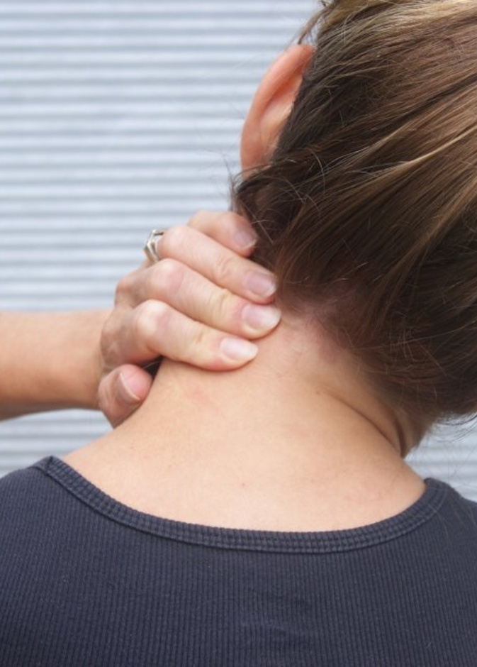 اسباب آلام الرقبة ومؤخرة الرأس وطرق التخلص منها