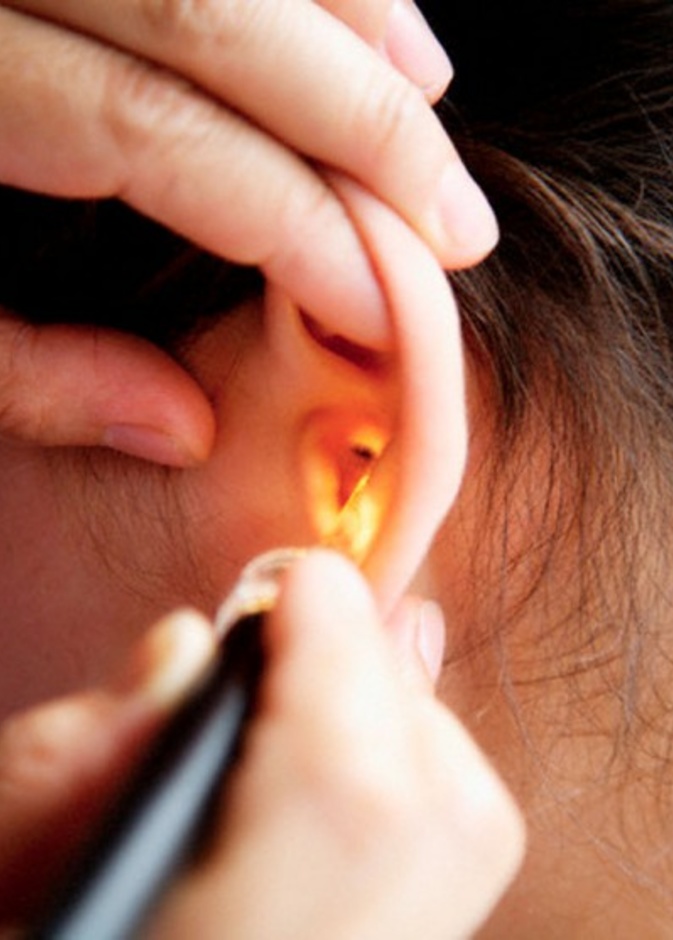 أعراض انسداد الأذن وطرق علاجها