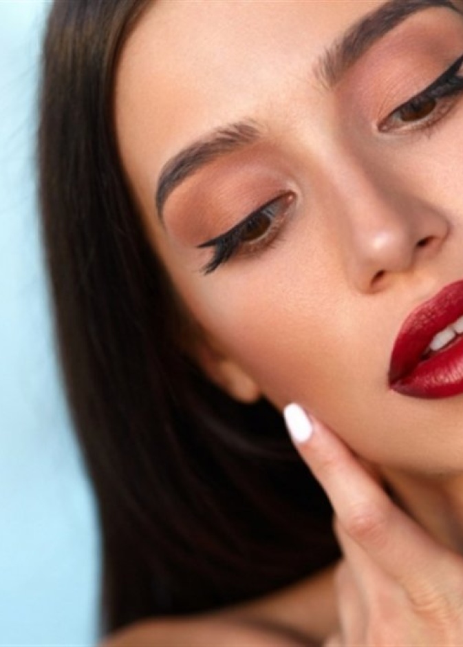 احمل ألوان أحمر الشفاه المناسبة للبشرة الحنطية في صيف 2020