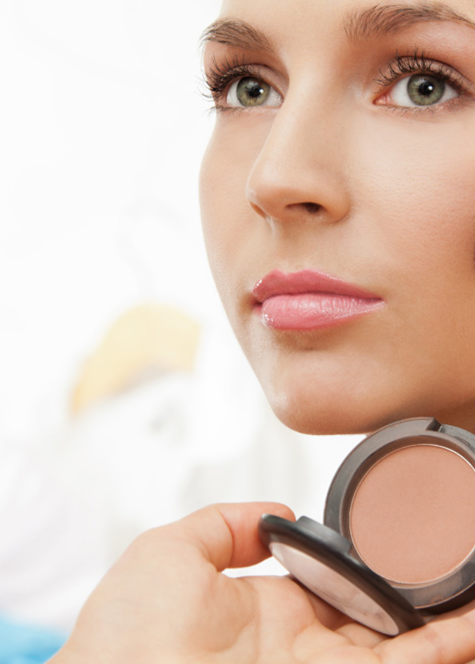  مستحضرات التجميل وتأثيرها على المراهقين