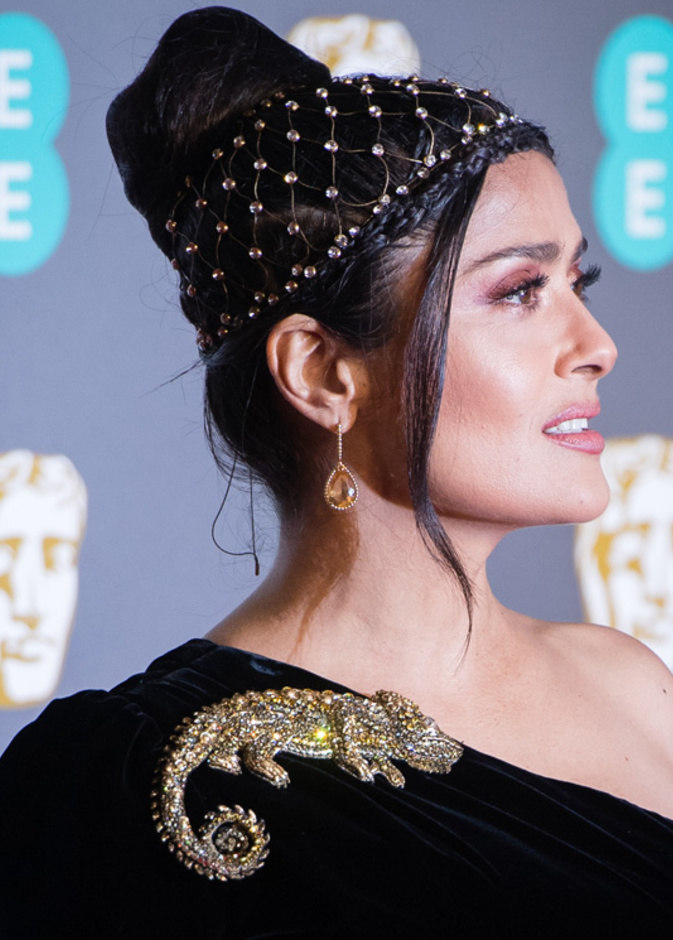  مجوهرات سلمى حايك راقية بأقراط من بوشرون Boucheron