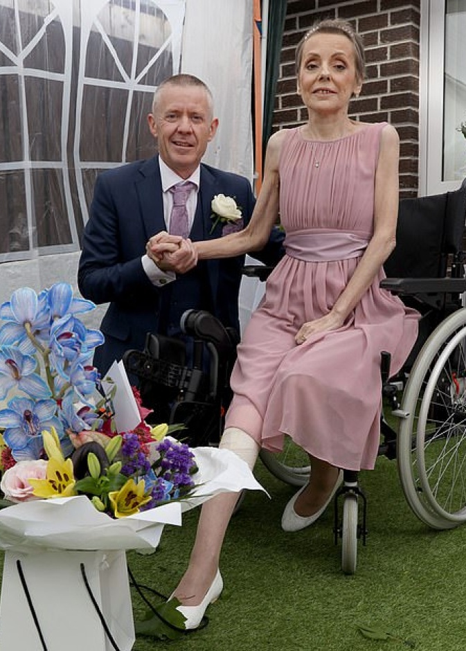 العروس سامنثا و عريسها فرانكي