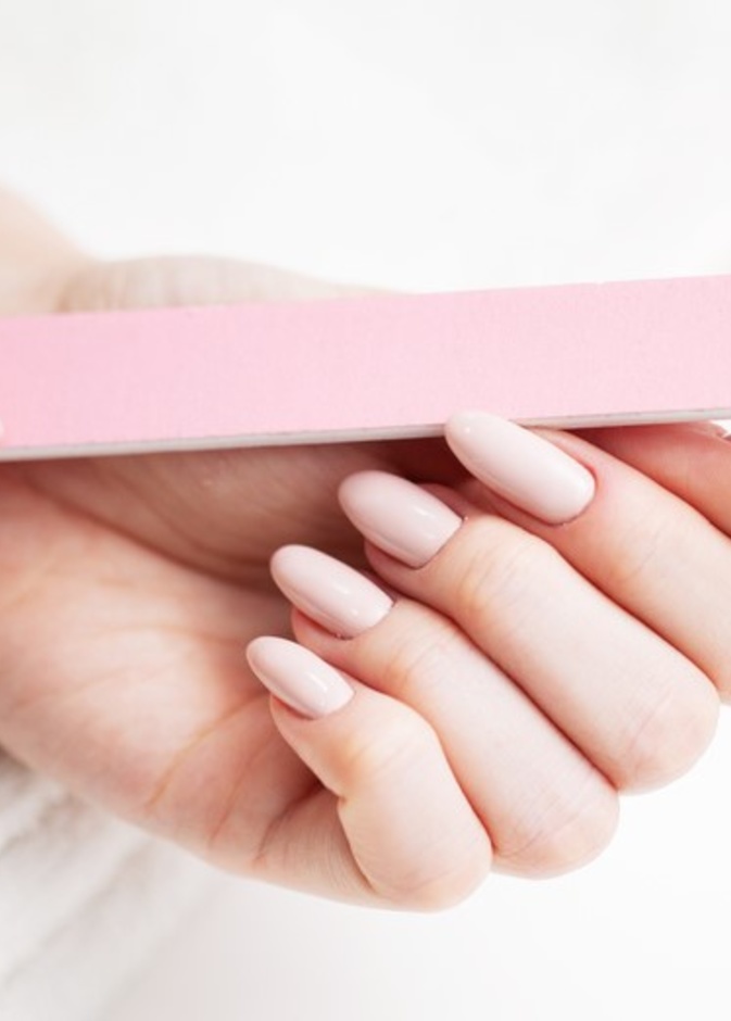 طريقة ازالة طلاء الاظافر الجل في المنزل بدون عناء