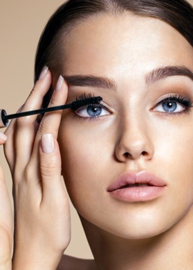 وصفات طبيعية لتكثيف وتغذية الرموش والحواجب