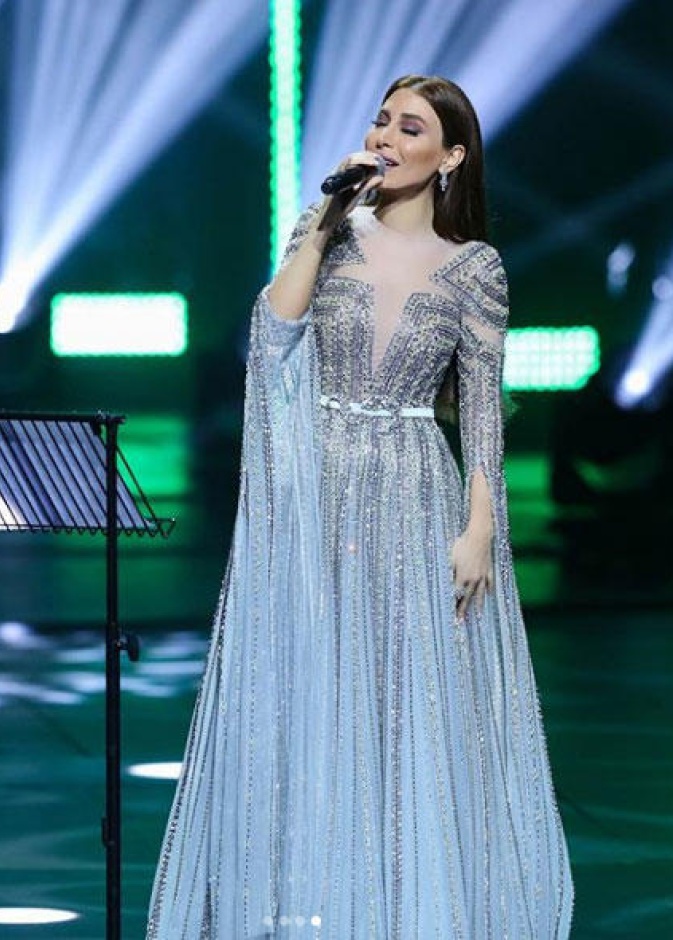  فستان مرصع من يارا